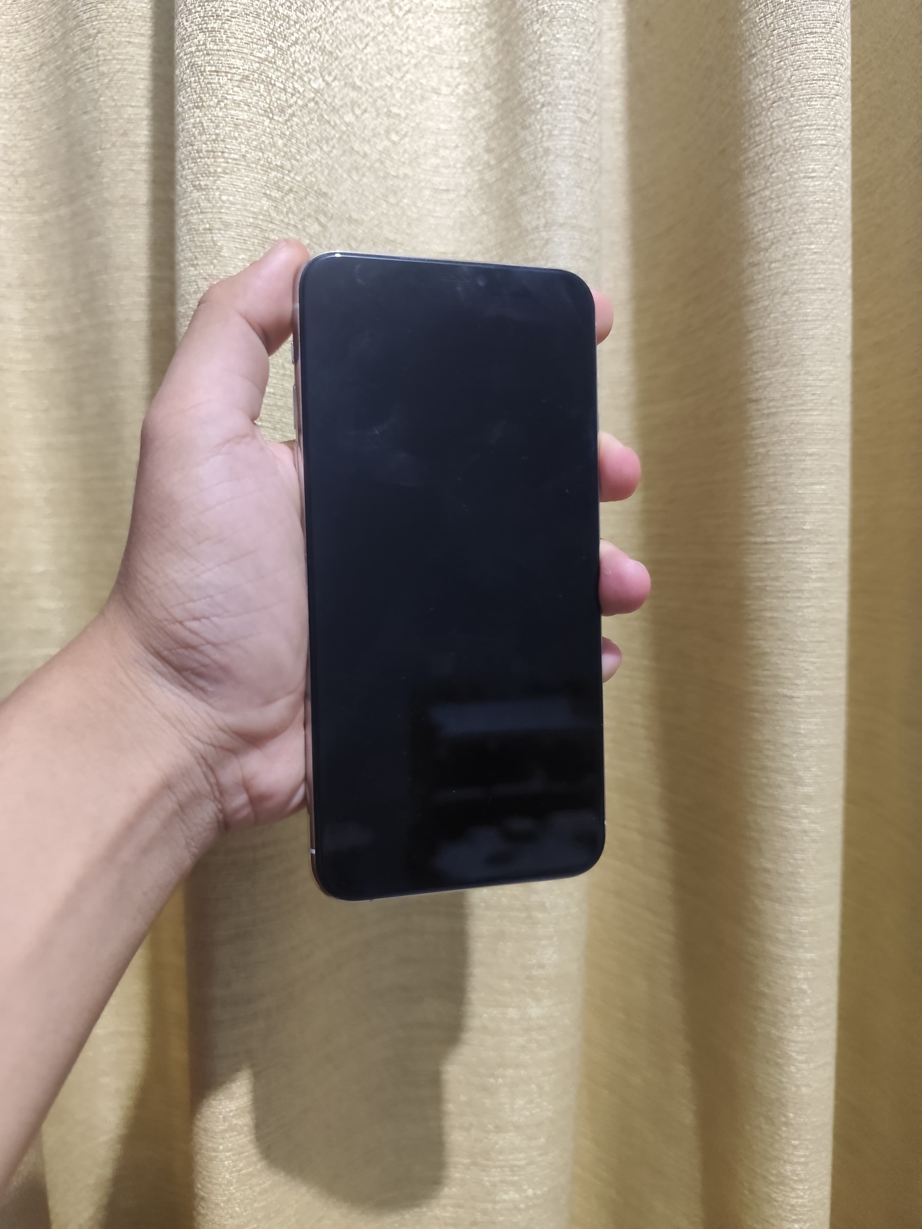 iPhone 11 Pro Max view 3